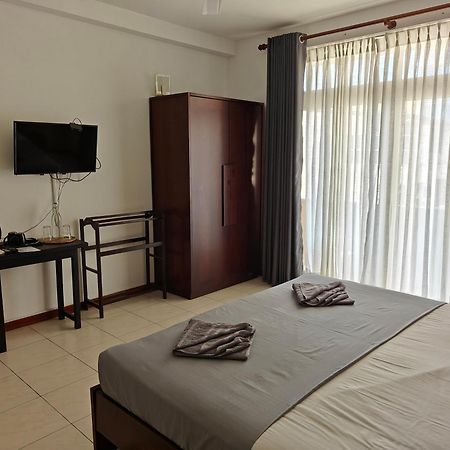 Palmyrah Residencies Hotel Коломбо Екстериор снимка