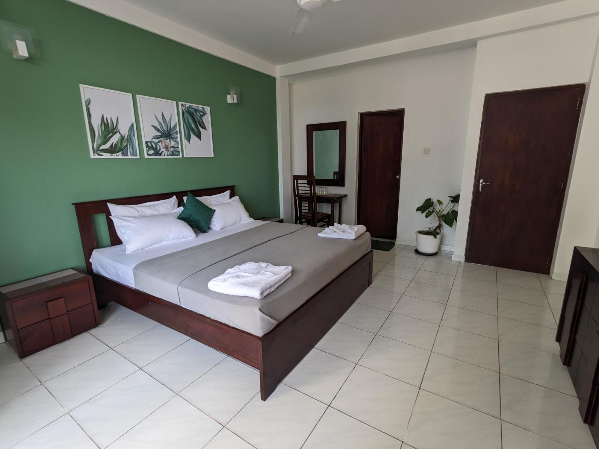 Palmyrah Residencies Hotel Коломбо Екстериор снимка