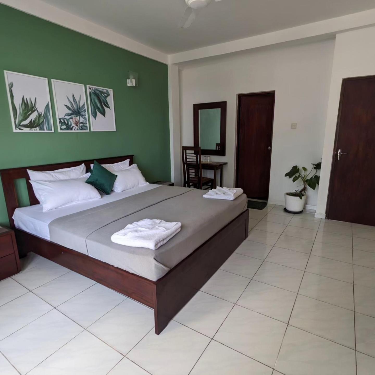 Palmyrah Residencies Hotel Коломбо Екстериор снимка