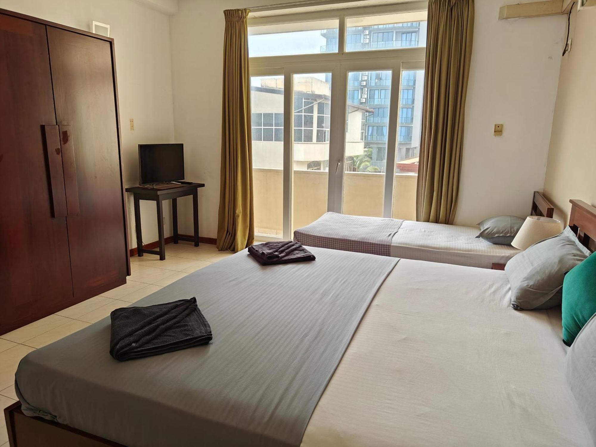 Palmyrah Residencies Hotel Коломбо Екстериор снимка