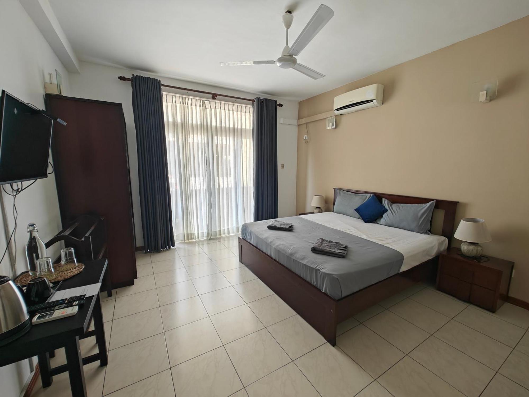 Palmyrah Residencies Hotel Коломбо Екстериор снимка