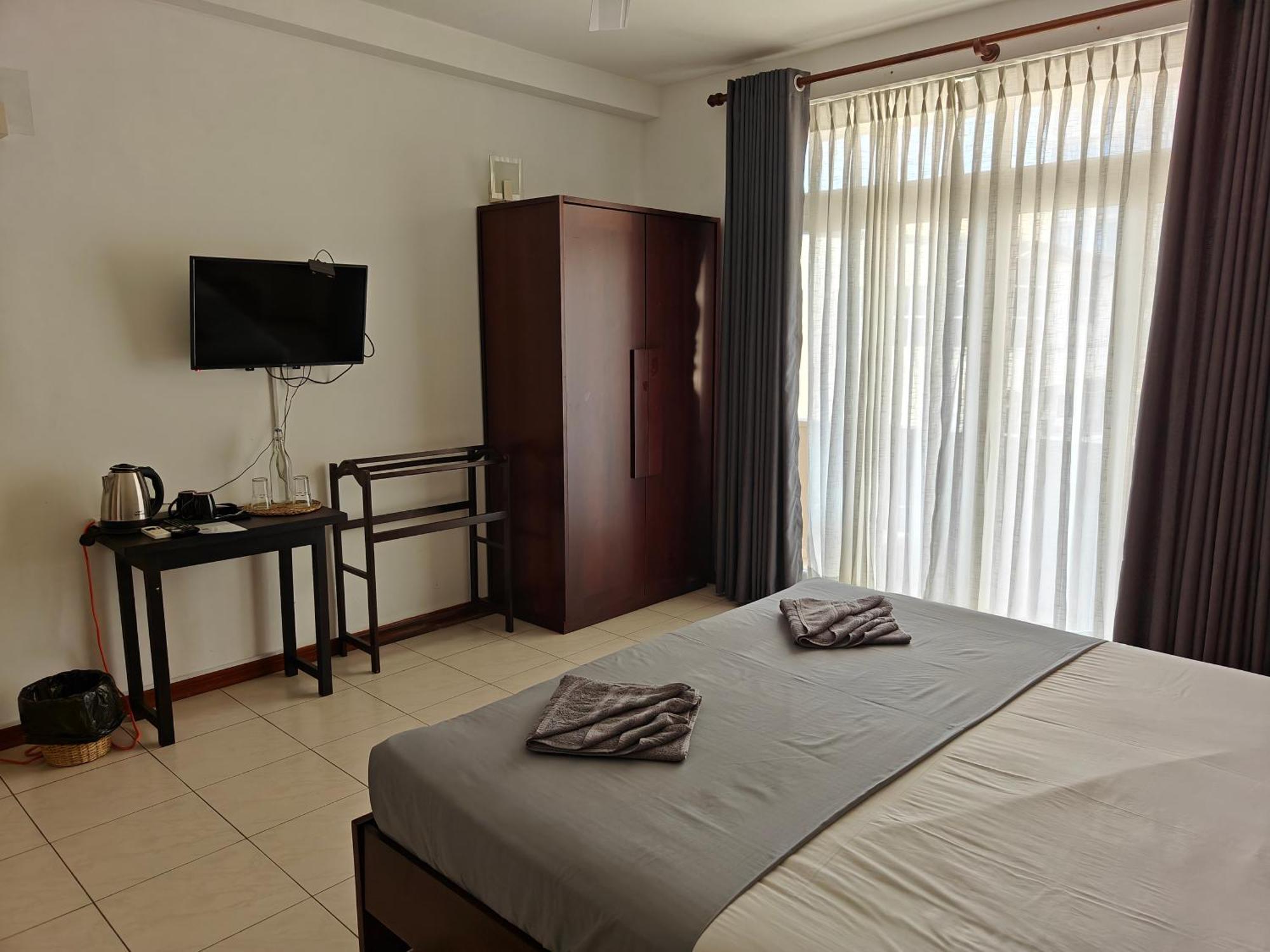 Palmyrah Residencies Hotel Коломбо Екстериор снимка
